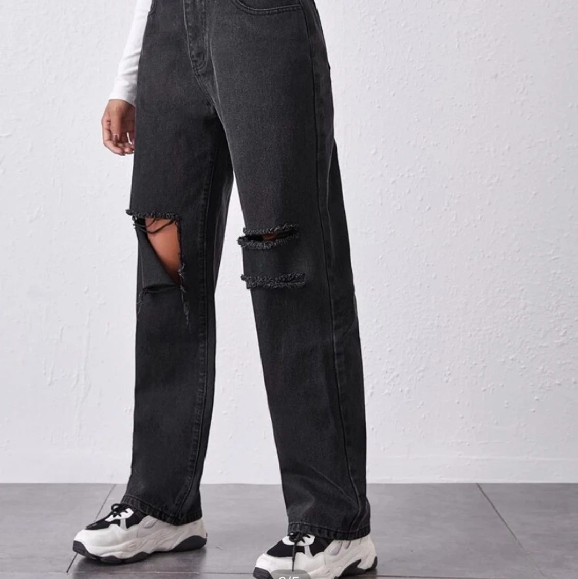Svarta jeans med hål - 91