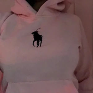 Ralph lauren tröja - Original pris 1200 storlek Xs bra skick bara använd några gånger 