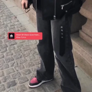 zara jeans  - Skitsnygga gråa zara jeans, perfekt skick, långa på mig som är 169 💞