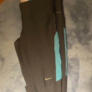 Adidas byxa - Adidas byxa i fint skikt, säljer den för 60kr bara.