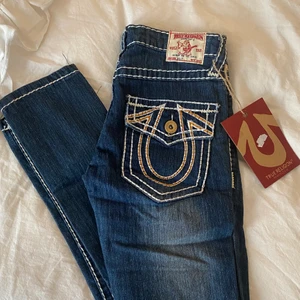 True religion jeans🤎 - Ett par helt nya jeans från true religion. Lågmidjade och tighta. Passar XS🥰