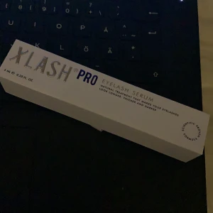 Xlash  - Säljer ett ögonfransserum från Xlash. Ja råkade beställa två stycken så säljer därför den ena. Det är Xlash PRO eyelash serum 6 ml. 350 kr exklusive frakt (original pris 699 kr)