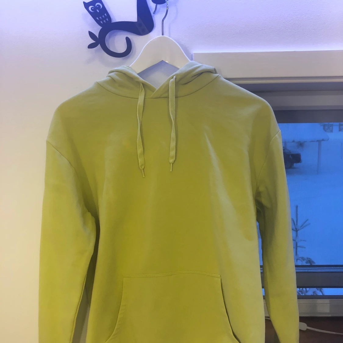 Gulgrön hoodie från Cubus