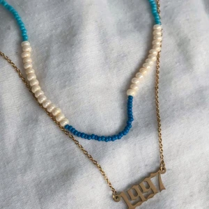 Halsband  - Säljer detta blå pärlhalsbandet! 