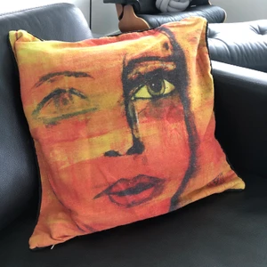 Kuddfodral - Carolina Gynning kuddfodral. 50% linnen 50% polyester. Köparen står för frakt☺️ mått är 50x50 (kudde ingår ej) - nypris ligger runt 500kr, denna design finns dessutom inte att köpa längre 💓