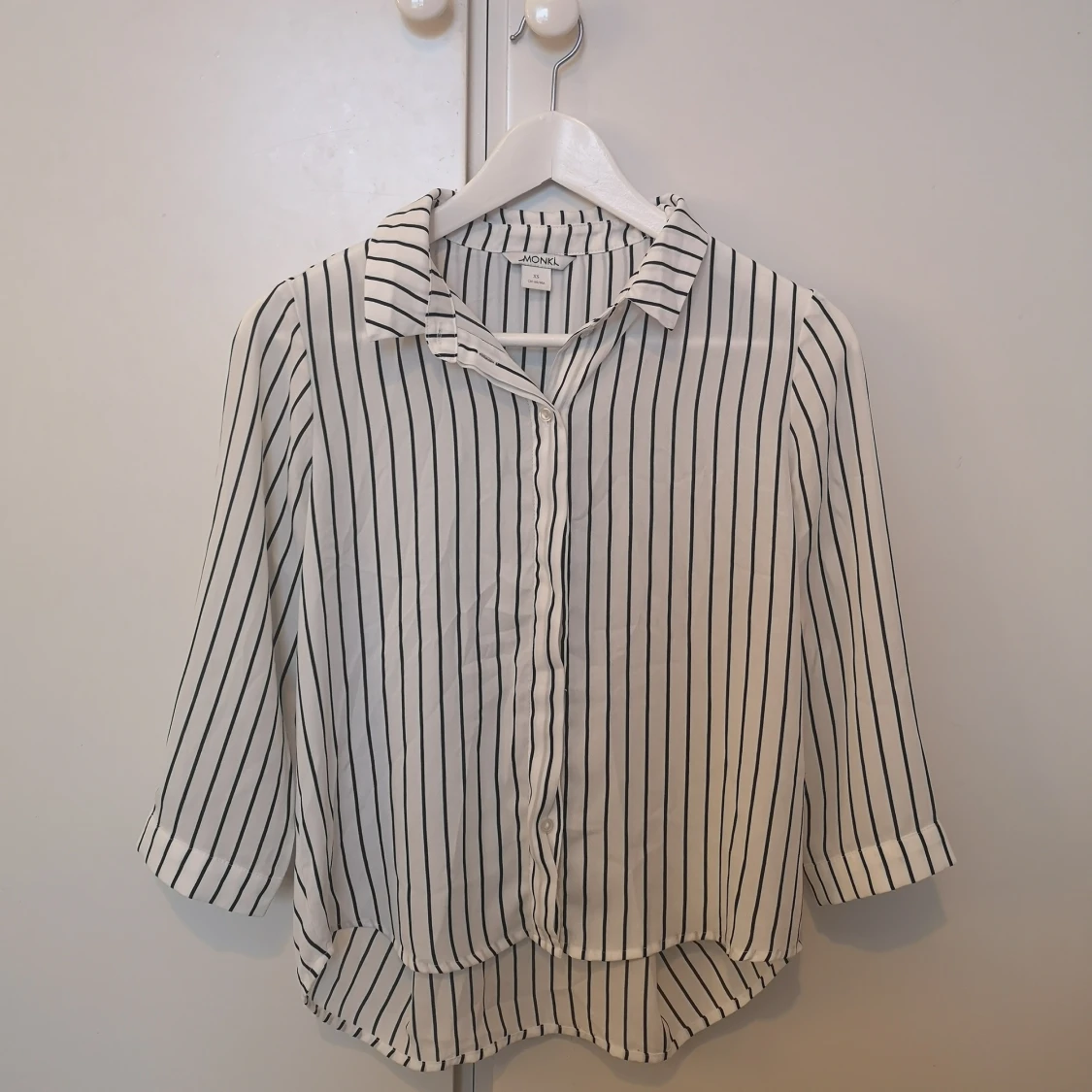 Svart-och vitrandig blus