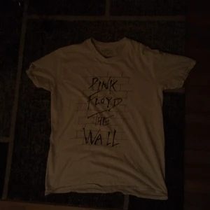 Pink Floyd, The Wall t-shirt - Köpt för typ ett halvår sedan. Använd några gånger, nyskick.