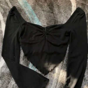 topp - helt oanvänd, ligger kvar i påse ☺️ storlek s, normal i storlekn! 🖤 130 INKLUSIVE frakt 