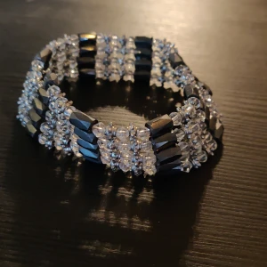 Magnetiskt halsband/armband - Kan med magneter göras till armband och halsband och ställas in till storleken du vill ha 🧲