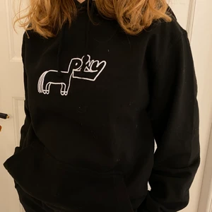Rex Orange County slutsålda merch - Size S. Modell på bilden 163cm. Nypris 499kr slutsåld. Frakten tillkommer 