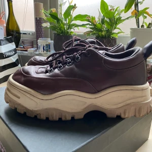 Eytys Angel  - Superfina skor som inte längre får tillräckligt mycket användning! Storlek 40 i läder, sparsamt använda!