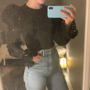 Blus - Super fin blus från zara med puffärmar, priset är plus frakt 