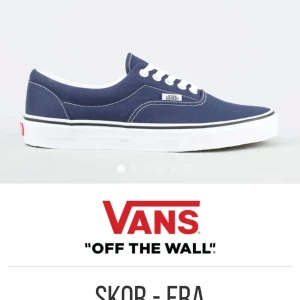 Mörkblåa vand - Säljer mörkblåa vans då de knaopt kommer till användning längre för har köpt nya skor! Dm vid intresse!