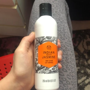 The body shop  - En body totion 250ml kosta 175kr