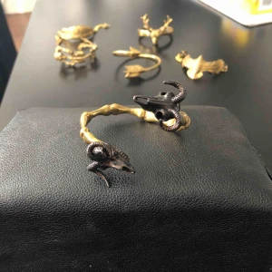  - Armband i mässing med fina detaljer