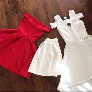  - Helt nya kläder från boohoo.  100 kr inkl. frakt/ klänning  2 klänningar för 150 kr inkl frakt  50 kr inkl. frakt för kjolen  