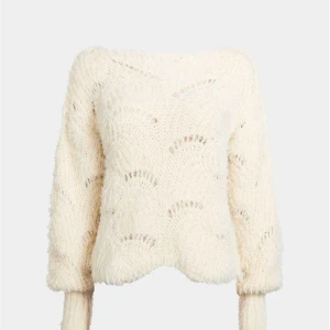  - Otroligt mysig och snygg stickad tröja! Kommer från bikbok och är slutsåld inkl frakt. Oanvänd med lappar kvar!!   Kostar 399kr ny.