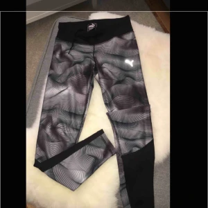  - Endast testade.   Skitsnygga på! 200 kr. 