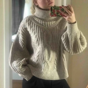  - TjockTröja från H&M storlek M/L Frakt ingår ej