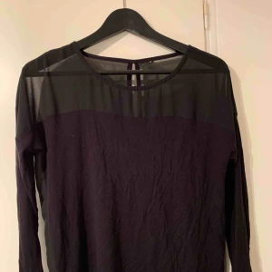  - Jättefin tröja från Gina tricot. Använd men i jättefint skick!