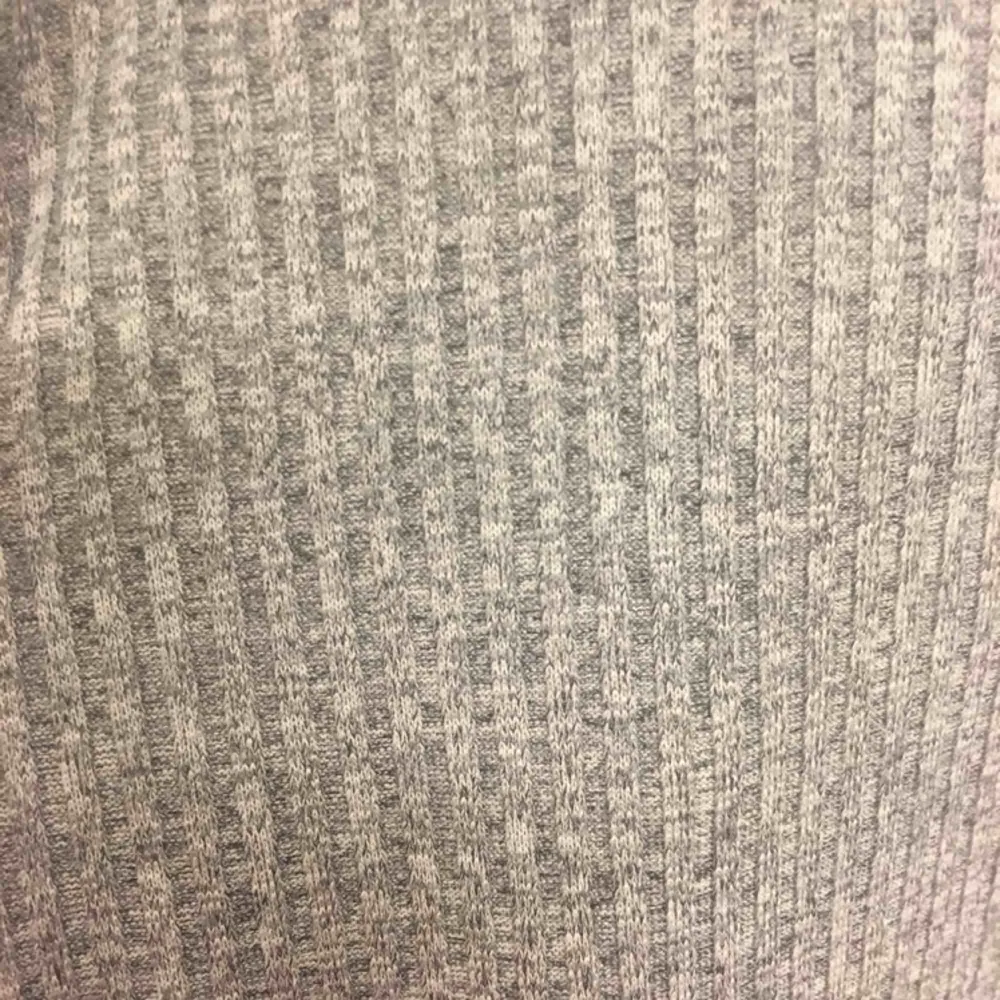 Skitsnygg grå tröja från HM köpt för ca ett år sen men knappt använd :( Möts upp i Sthlm . Toppar.
