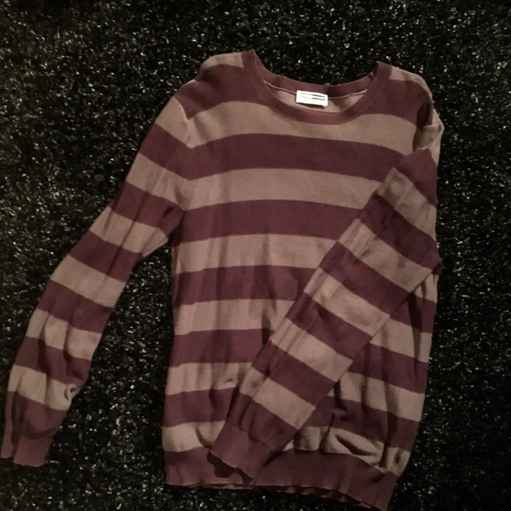 Giordano Striped Sweater (M) | | Meet ups in Sthlm/ post not included in price ✨. Hoodies.