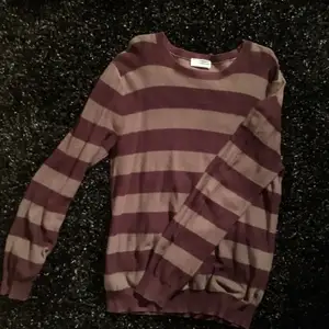 Giordano Striped Sweater (M) | | Meet ups in Sthlm/ post not included in price ✨