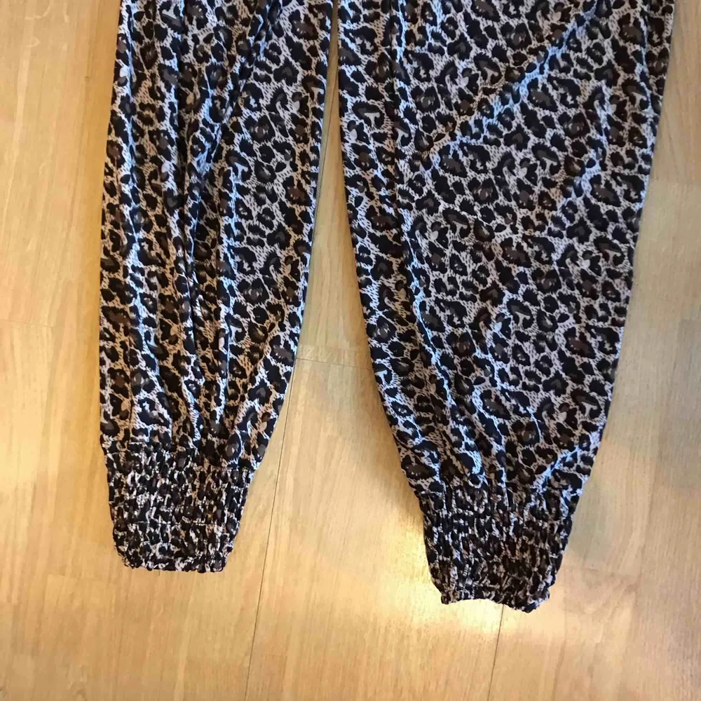 Mys leopard byxa . Jeans & Byxor.