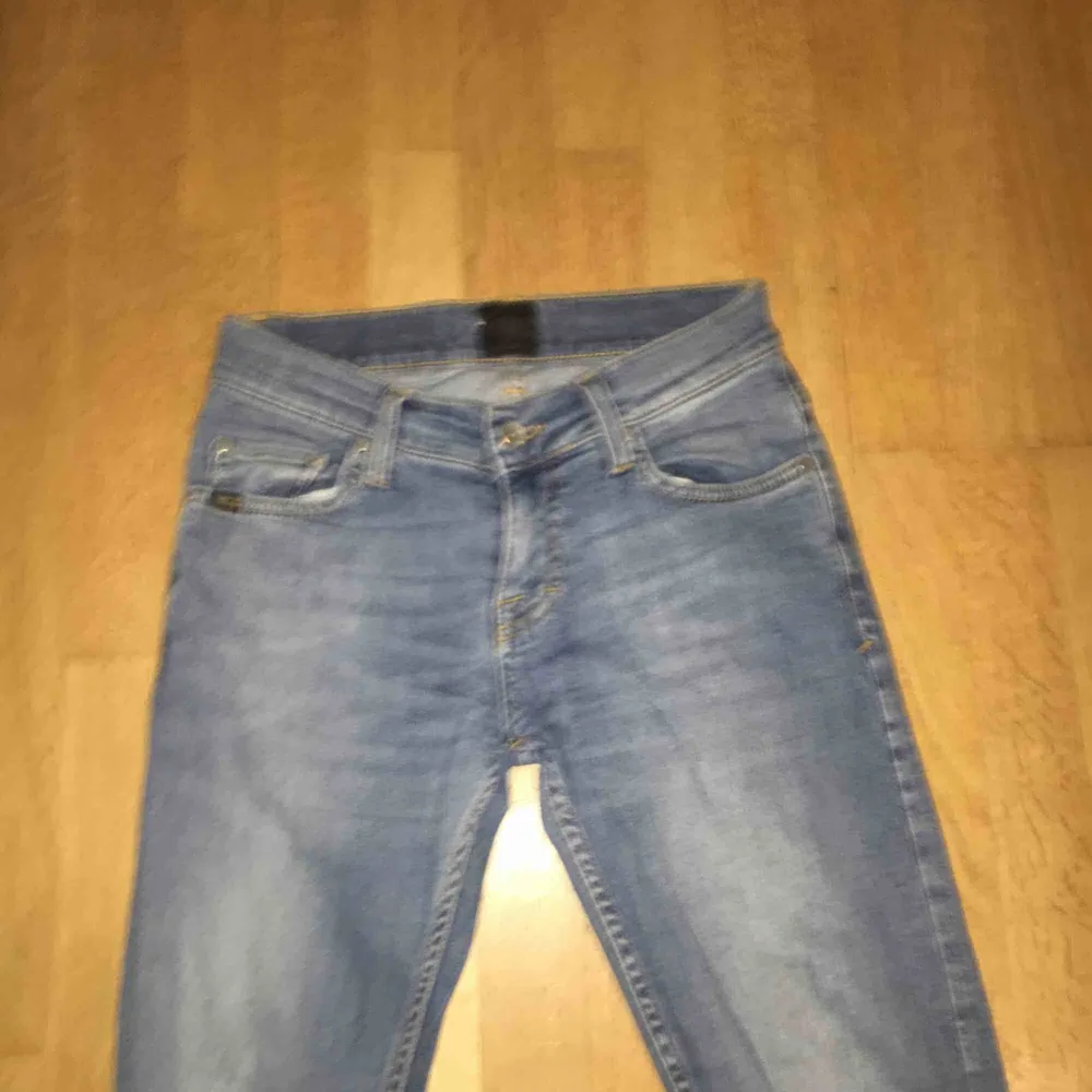 W 24 Tiger of sweden byxor  Original pris 899kr Kan fraktas eller mötas upp i Malmö, höör, Lund eller Helsingborg  Frakt ingår i priset. Jeans & Byxor.