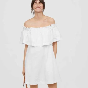  - Vit klänning från H&M. Pris 99kr