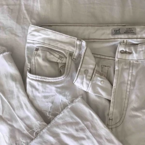  - Vida vita byxor från Zara, aldrig använda !! dessa behöver ett nytt hem !!! Vi kommer överens om fraktpris om möte ej är aktuellt !! 
