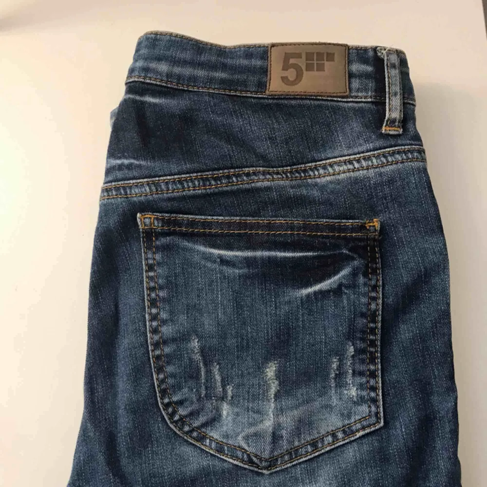 Slitna jeans köpte i New York, använda ett par gånger. . Jeans & Byxor.