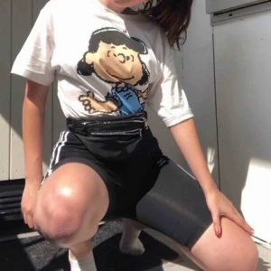  - Lång vit tshirt från zara. Storlek: S