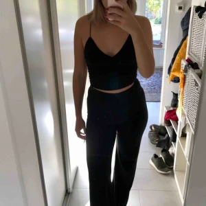  - Snyggt linne i från Rebecca Stella⭐️ Frakten är inkluderad i priset