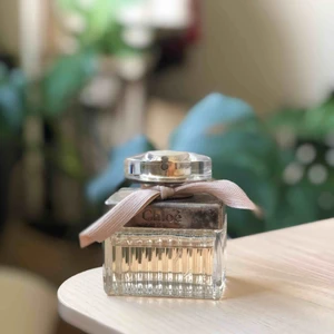  - Chloé Signature EdP 50ml, knappt använd Nypris: 1000kr Från Kicks, alltså äkta vara😊