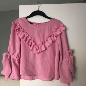  - Bubbelgumsrosa blus från Zara