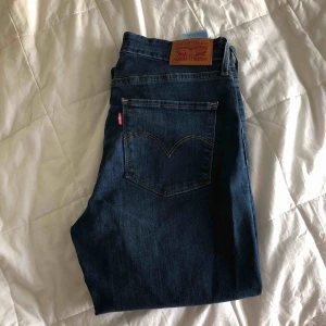  - LEVIS jeans aldrig använda. Storlek 28/32. Modell: High Rise Super skinny.  350kr och frakt är inräknad mvh Tova