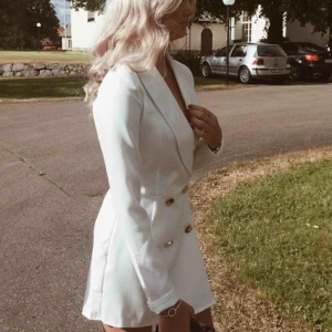  - Säljer min jätte fina jumpsuit blazer i storlek 34, som en XS-S. Fått många komplimanger på denna! Säljes för 250 + frakt 