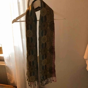  - En snygg scarf som kan användas både som kjol och snygg topp! 😘 