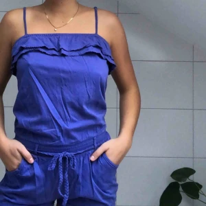  - En lila jumpsuit som passar perfekt till sommaren. Bekväm men fortfarande stilren! 