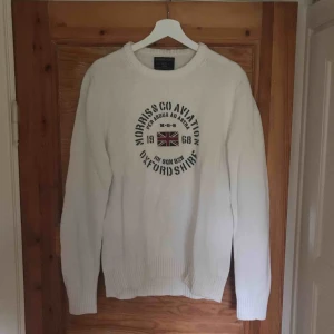  - Morris tröja som är använd vid ett fåtal tillfällen (2-3 gånger). Säljer den eftersom att den är något stor för mig då den är stor i storleken och motsvarar large ungefär. Kommer från ett djur och rökfritt hem. 