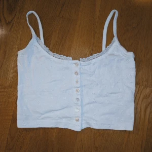  - Fint vitt linne!  Vet ej varifrån för lappen är borta.  