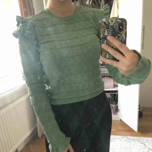  - Jätte söt tröja från Zara. Jätte skön och håller väldigt bra värme. Använt några gånger. Passar både S och M