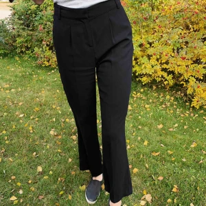  - Superfina kostymbyxor från Morgan. Verkligen superfina men passar inte riktigt mig längre. Nypris ca 500kr. 