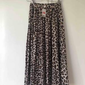 Super snygg leopard kjol som tyvärr aldrig kommer till användning! Super snygg till hösten 