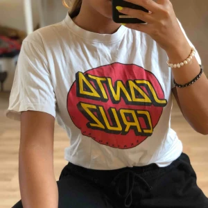  - Snygg tröja från Santa cruz😍 frakt ingår i priset