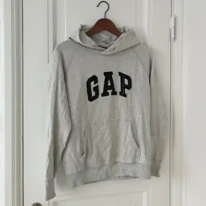 Grå GAP-hoodie. Fint skick! 