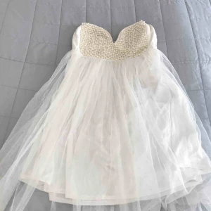 - Jätte fin klänning som aldrig är använd, 150kr+frakt