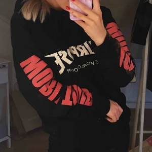  - Oversized hoodie från H&M herravdelning. 