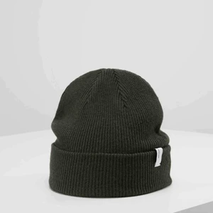  - Säljer min gröna mössa från samsøe samsøe. Den är använd 2 gånger. Ny pris 399kr